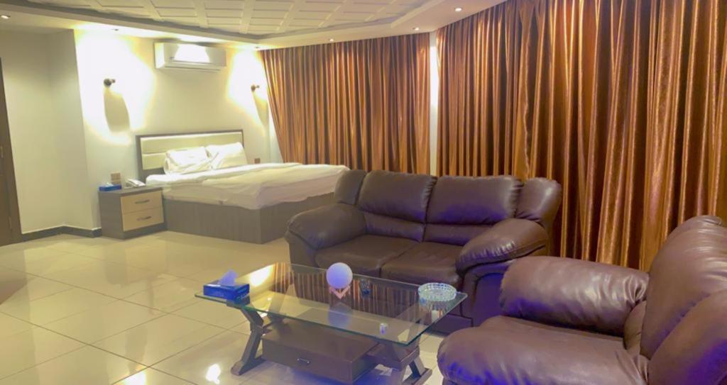 Hotel Seven Days