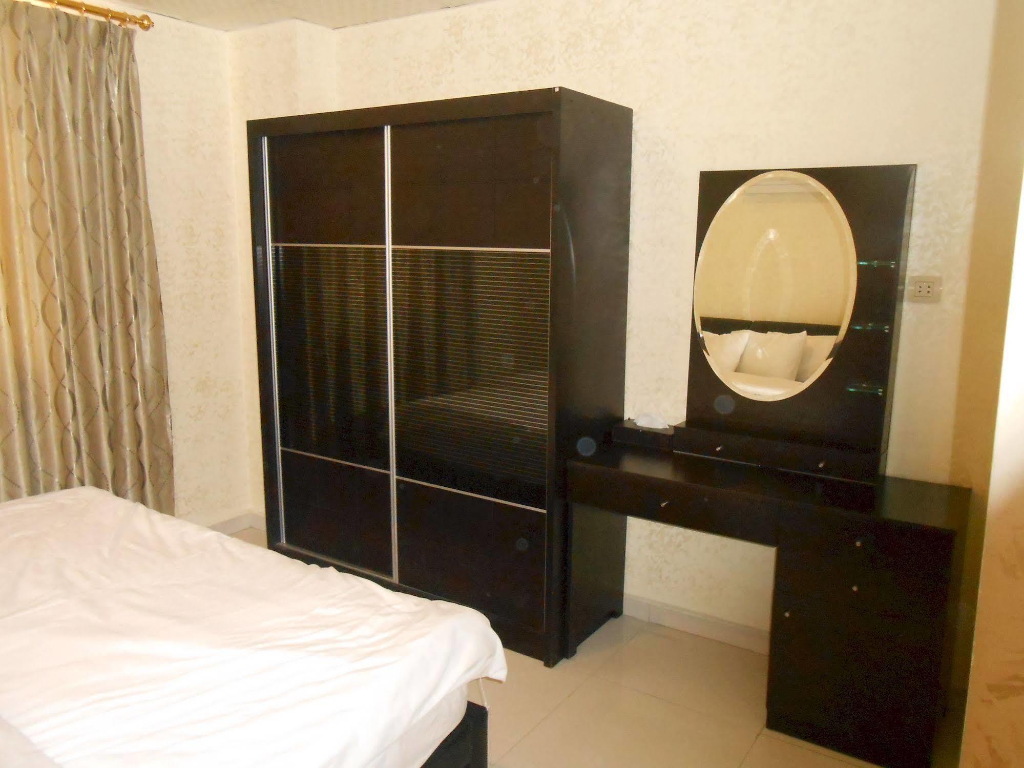Hotel Seven Days