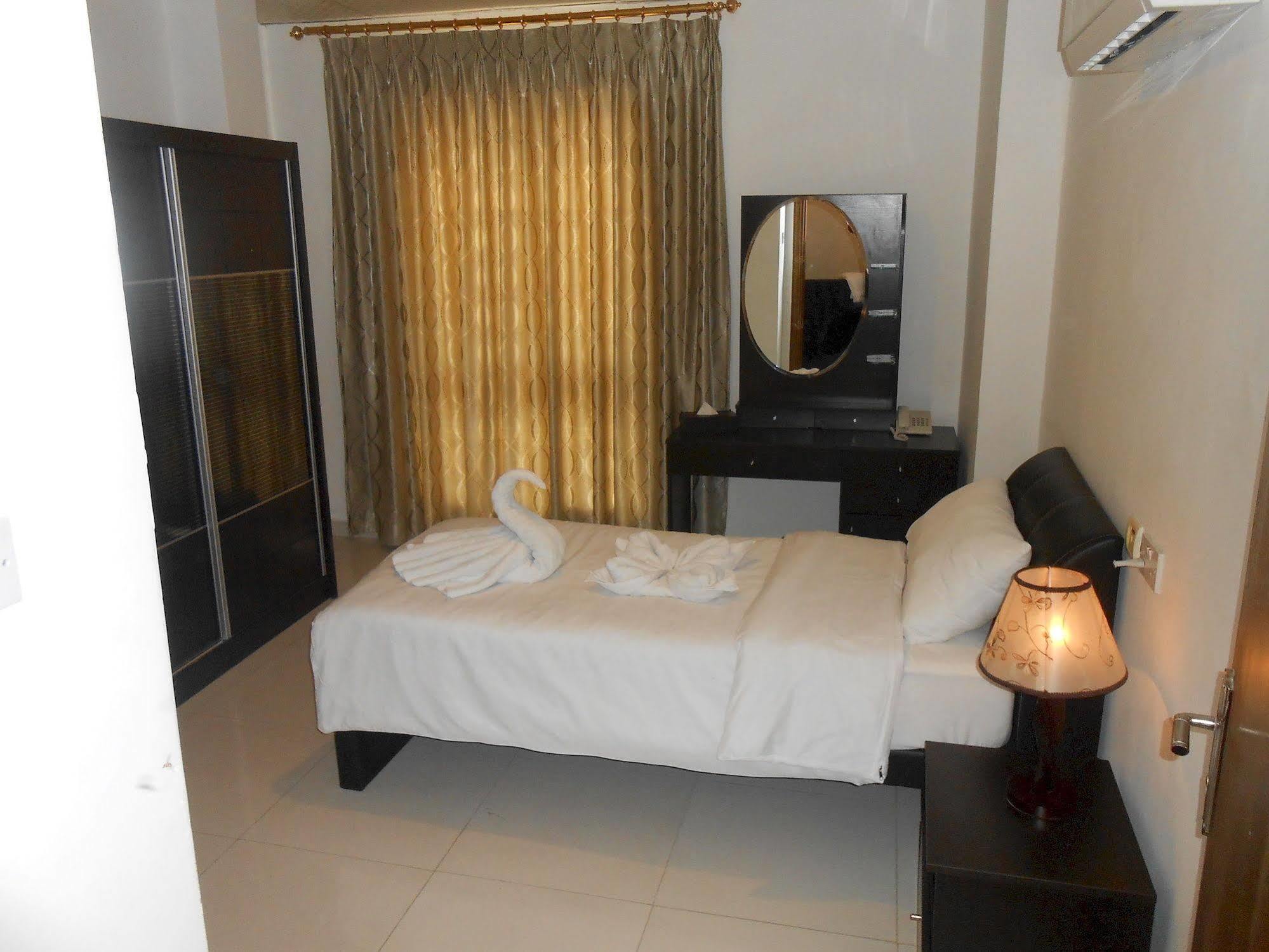Hotel Seven Days 4*